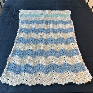 Vintage Crocheted White and Blue Chevron Pattern Baby Lap Blanket Throw #0828249